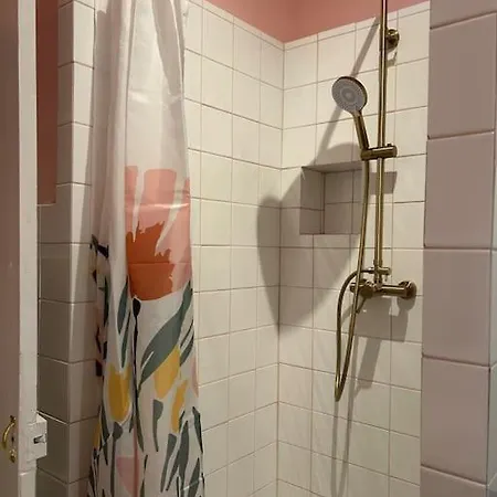 L'etage-30m2 Au Coeur D'un Immeuble Haussmannien