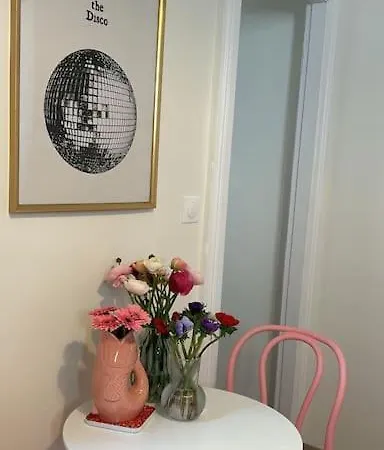 Apartment L'etage-30m2 Au Coeur D'un Immeuble Haussmannien Sete