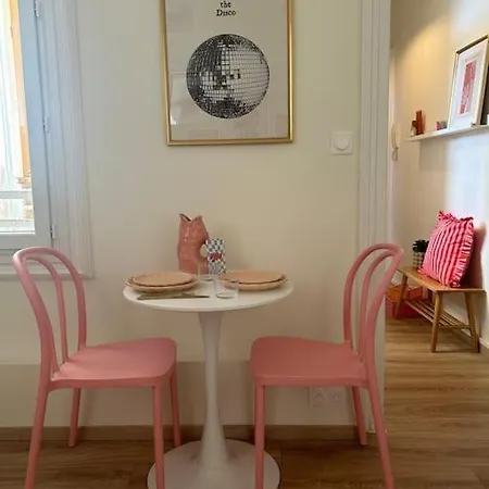 L'etage-30m2 Au Coeur D'un Immeuble Haussmannien